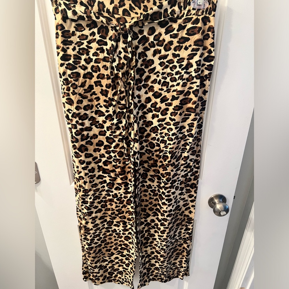 NWOT rayon leopard pants in MED (6-8)